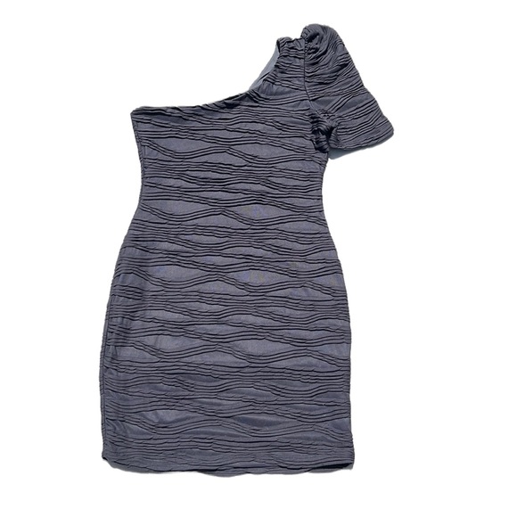 Soprano Dresses & Skirts - Soprano One Sleeve Textured Ruched Dress Size Medium